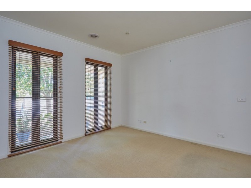 3 Grenoble Close, Spring Gully VIC 3550