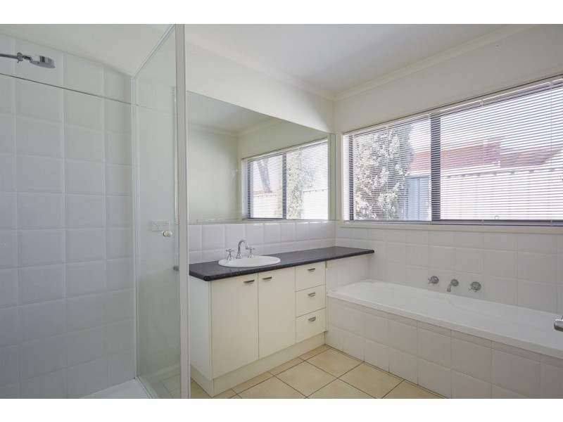 3 Grenoble Close, Spring Gully VIC 3550