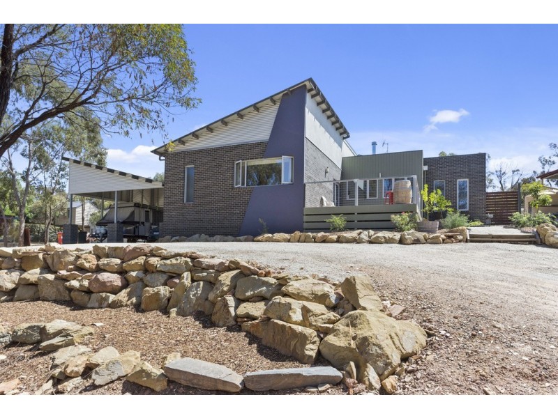 15 Kathleen Terrace, Maiden Gully VIC 3551