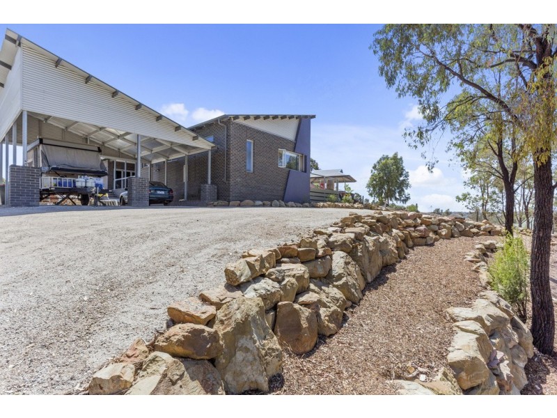 15 Kathleen Terrace, Maiden Gully VIC 3551