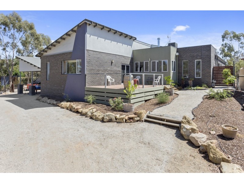 15 Kathleen Terrace, Maiden Gully VIC 3551