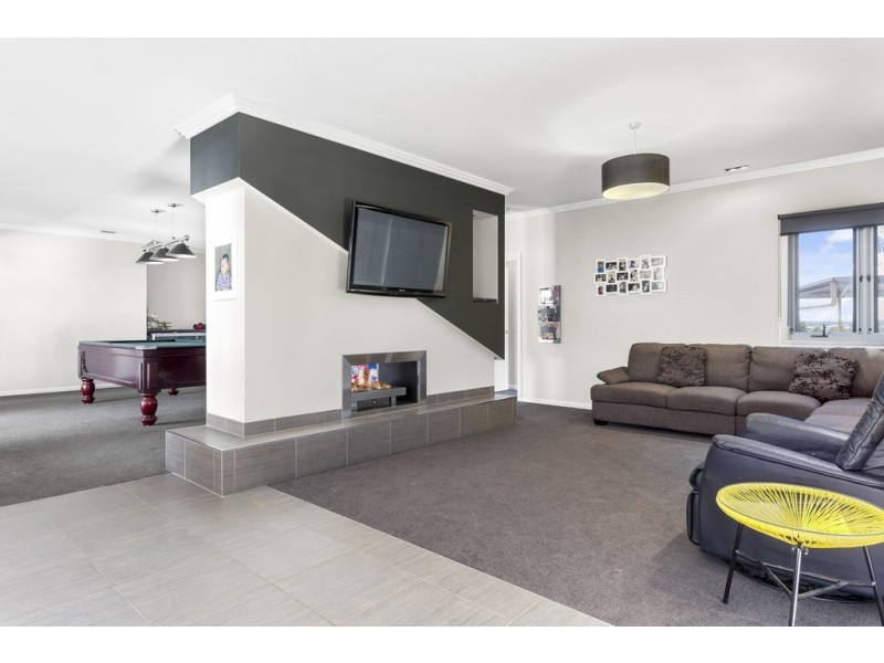 15 Kathleen Terrace, Maiden Gully VIC 3551