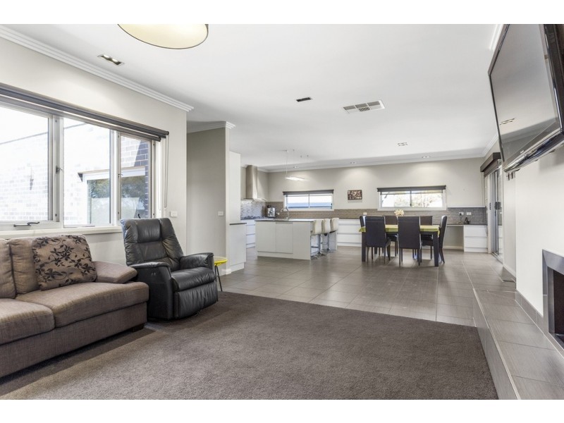 15 Kathleen Terrace, Maiden Gully VIC 3551