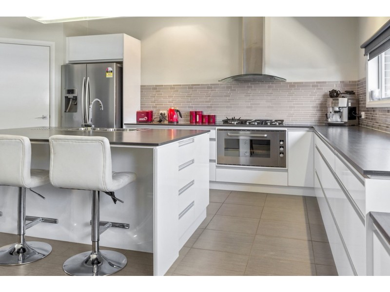 15 Kathleen Terrace, Maiden Gully VIC 3551