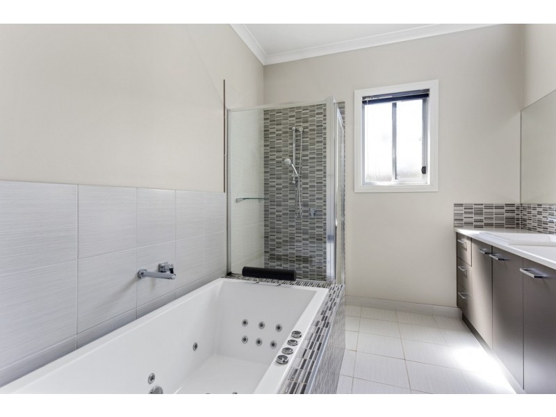 15 Kathleen Terrace, Maiden Gully VIC 3551