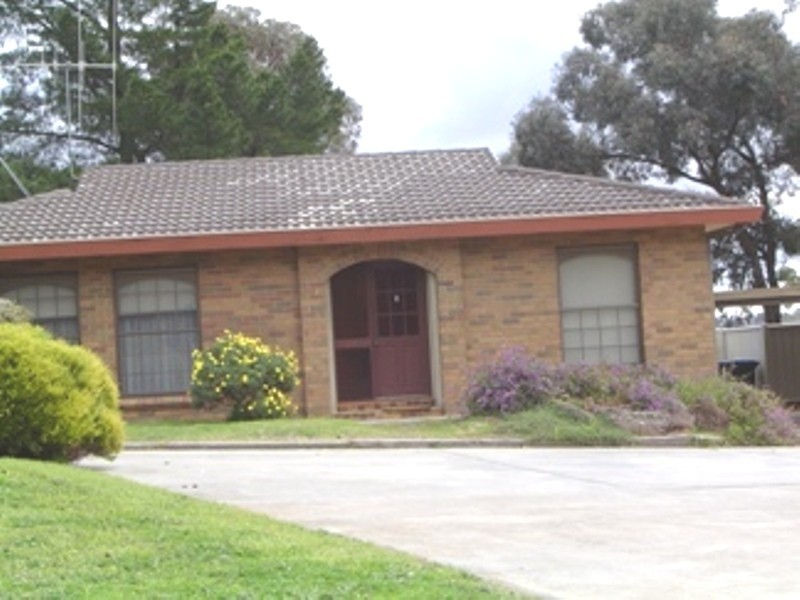 2/4 Carola Court, Kennington VIC 3550