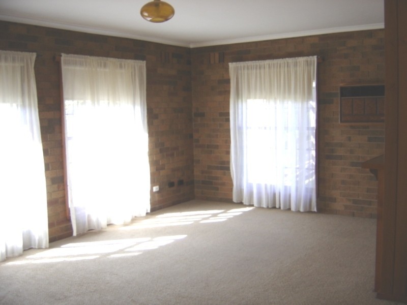 2/4 Carola Court, Kennington VIC 3550