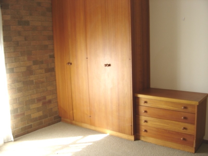 2/4 Carola Court, Kennington VIC 3550