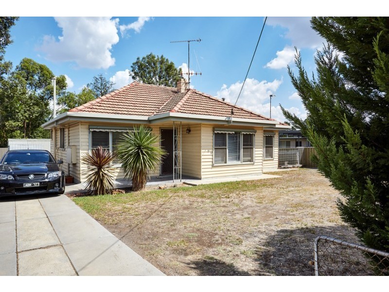 18 Wireless Street, Kangaroo Flat VIC 3555