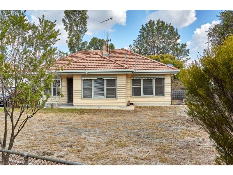 18 Wireless Street, Kangaroo Flat VIC 3555