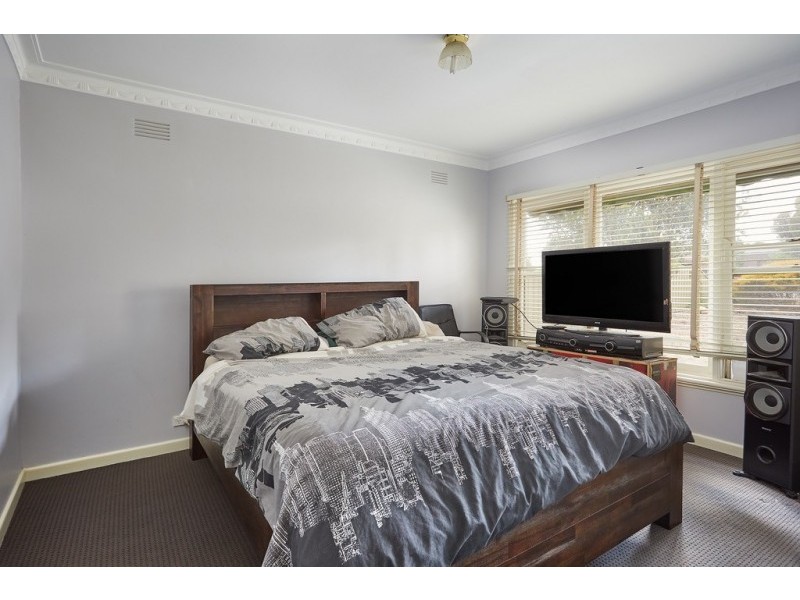 18 Wireless Street, Kangaroo Flat VIC 3555