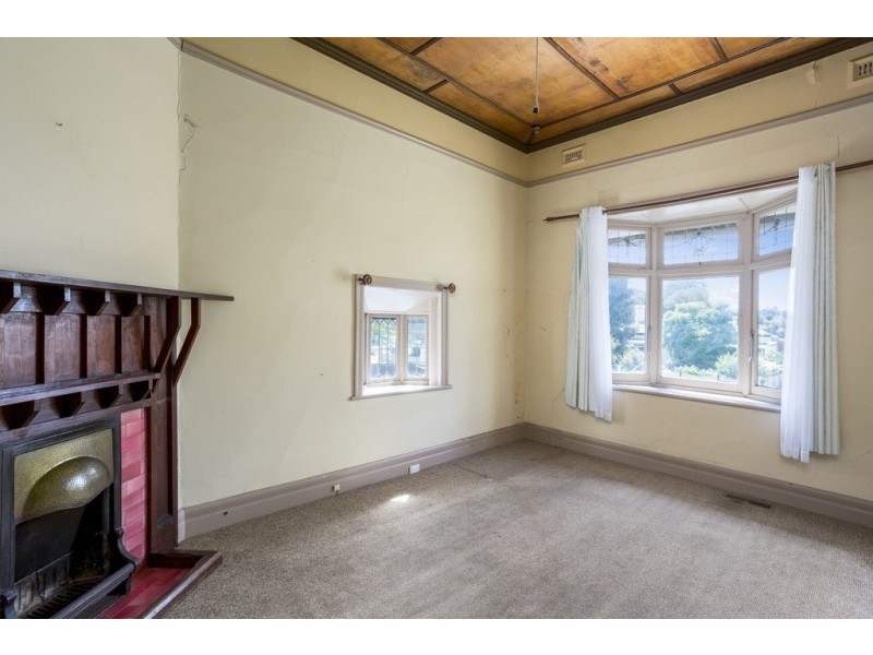 4 Pine Street, Quarry Hill VIC 3550