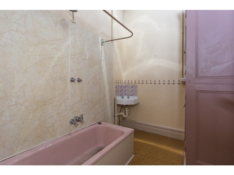 4 Pine Street, Quarry Hill VIC 3550