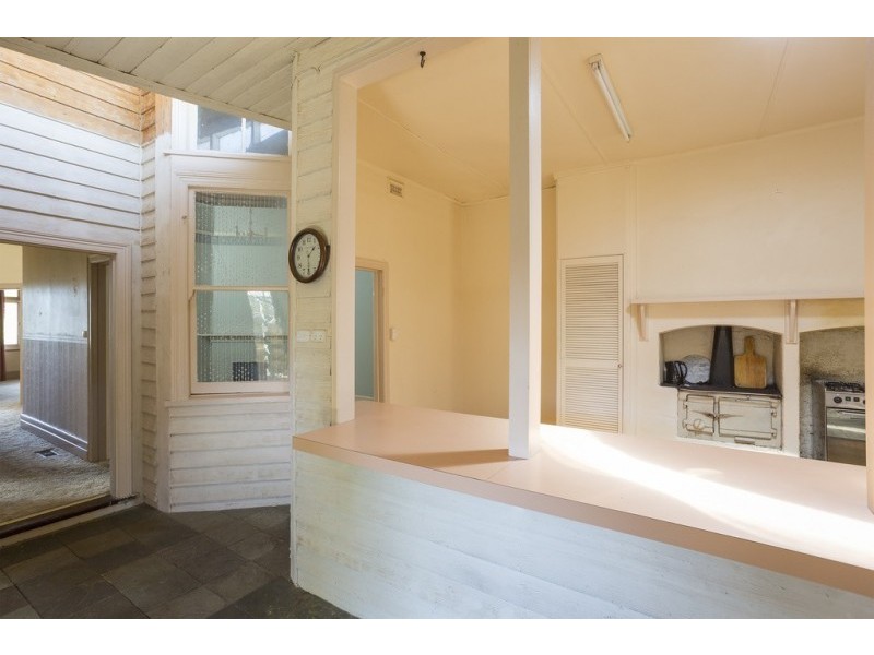 4 Pine Street, Quarry Hill VIC 3550