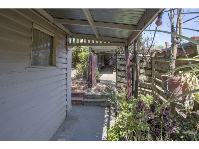4 Pine Street, Quarry Hill VIC 3550