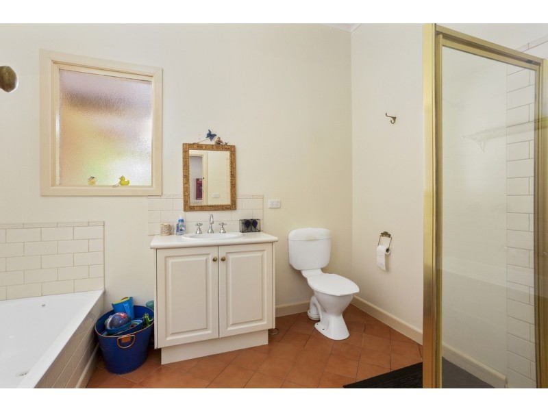 3 Lansell Street, Kangaroo Flat VIC 3555