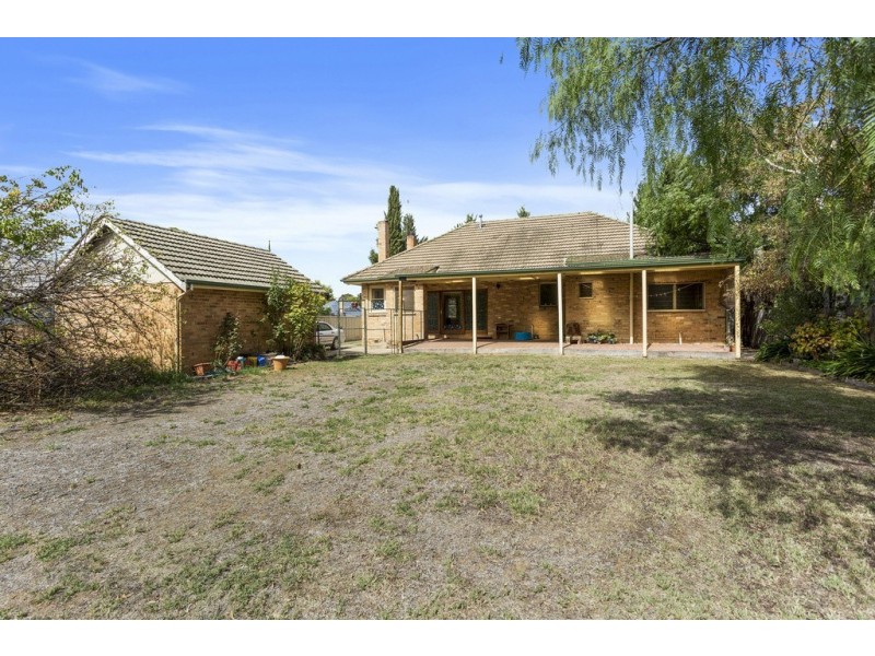 3 Lansell Street, Kangaroo Flat VIC 3555