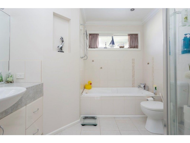 5 Benjamin Street, Kangaroo Flat VIC 3555