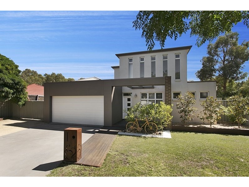 4 Parkdale Close, White Hills VIC 3550
