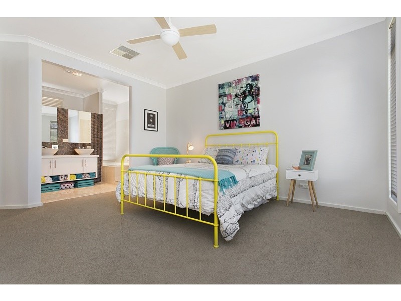4 Parkdale Close, White Hills VIC 3550