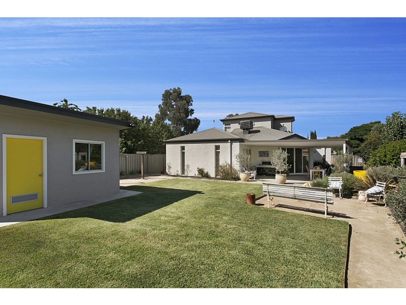 4 Parkdale Close, White Hills VIC 3550