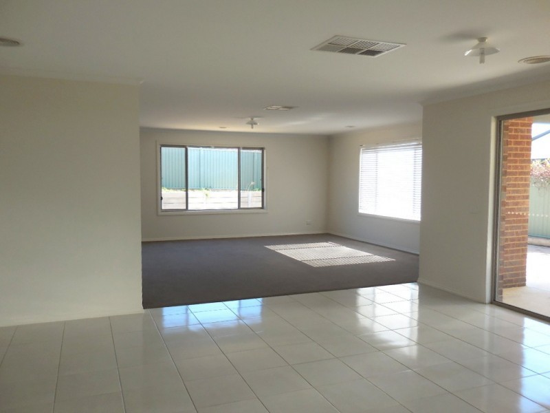 7 Rathlin Avenue, Junortoun VIC 3551