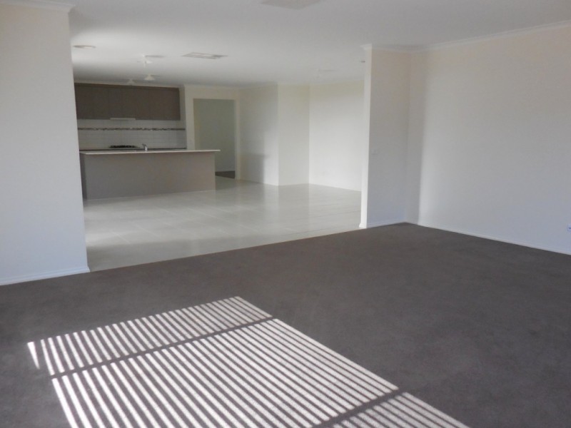 7 Rathlin Avenue, Junortoun VIC 3551