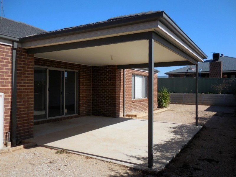 7 Rathlin Avenue, Junortoun VIC 3551