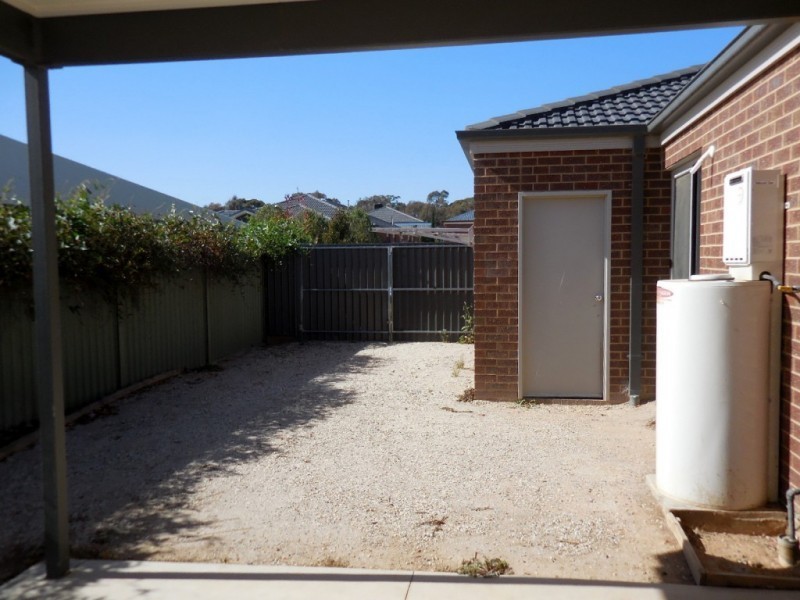 7 Rathlin Avenue, Junortoun VIC 3551