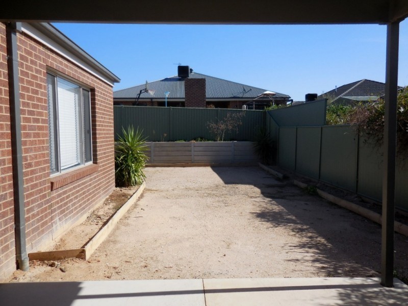 7 Rathlin Avenue, Junortoun VIC 3551