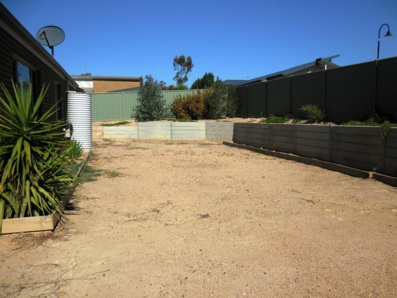 7 Rathlin Avenue, Junortoun VIC 3551