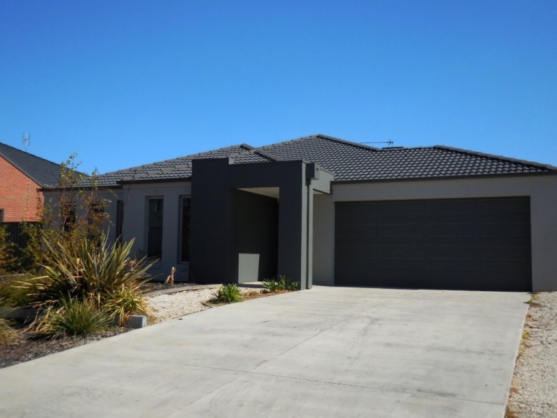 7 Rathlin Avenue, Junortoun VIC 3551