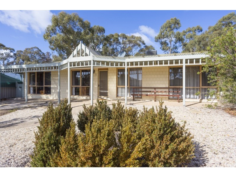 1 Akoonah Drive, Golden Square VIC 3555