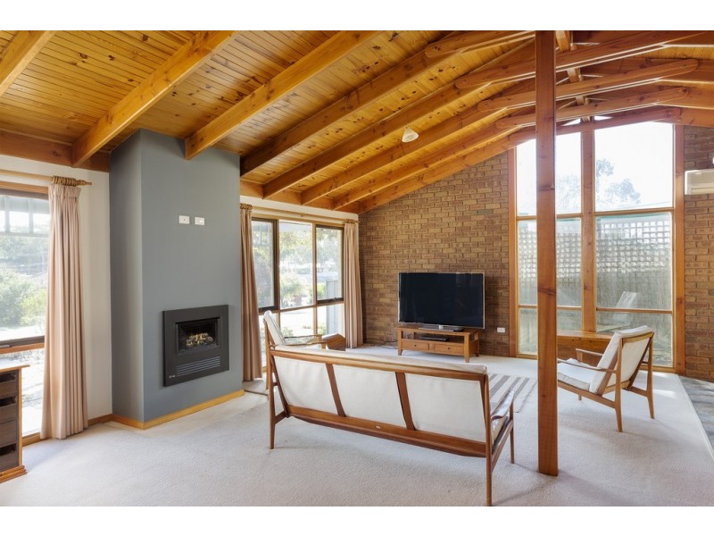 1 Akoonah Drive, Golden Square VIC 3555