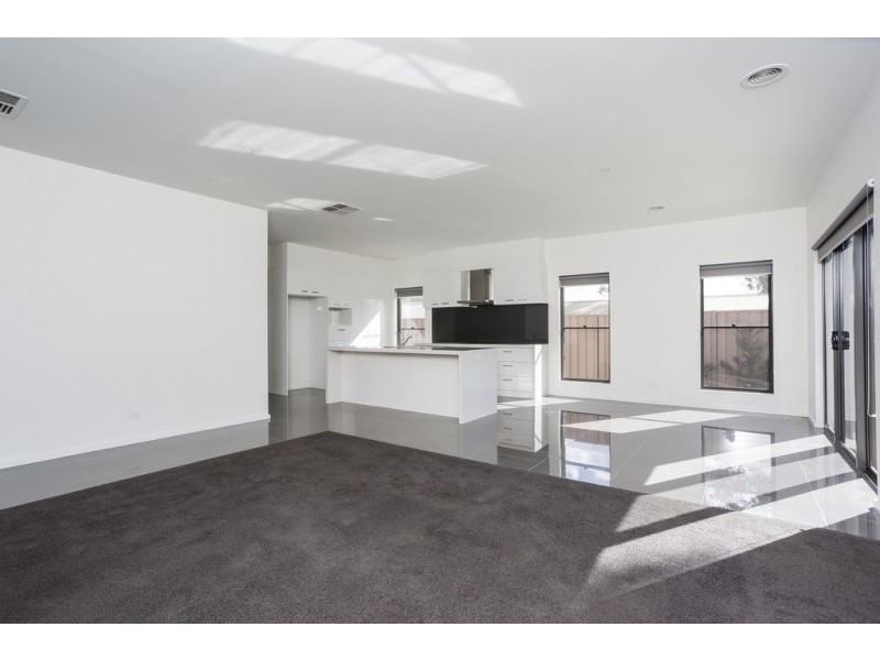1A Akoonah Drive, Golden Square VIC 3555