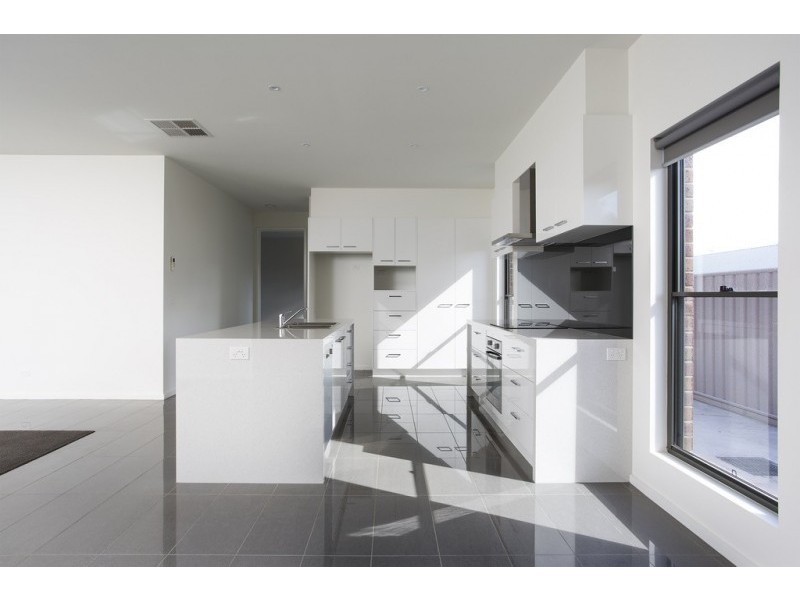 1A Akoonah Drive, Golden Square VIC 3555
