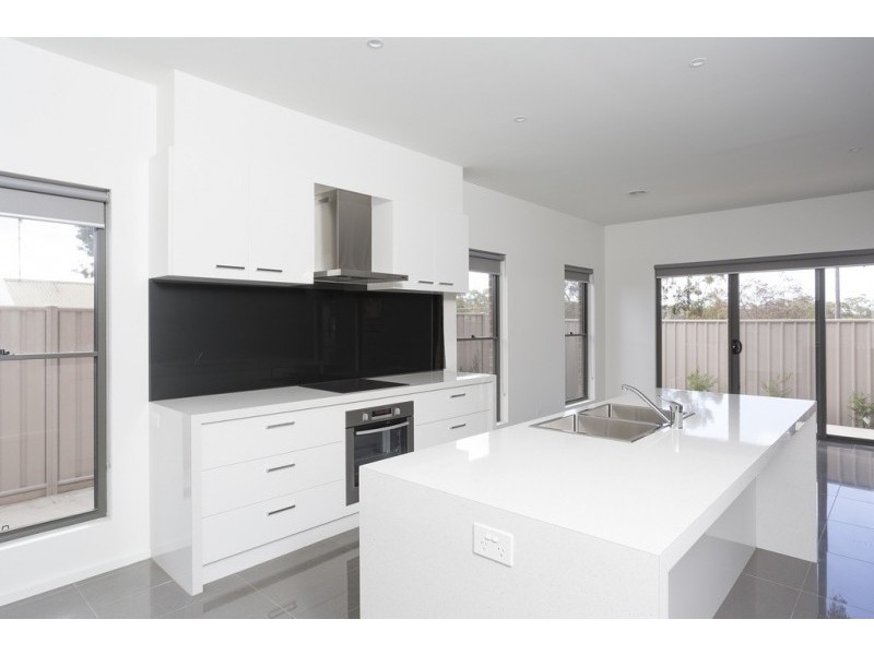 1A Akoonah Drive, Golden Square VIC 3555