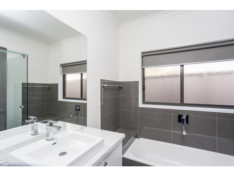 1A Akoonah Drive, Golden Square VIC 3555