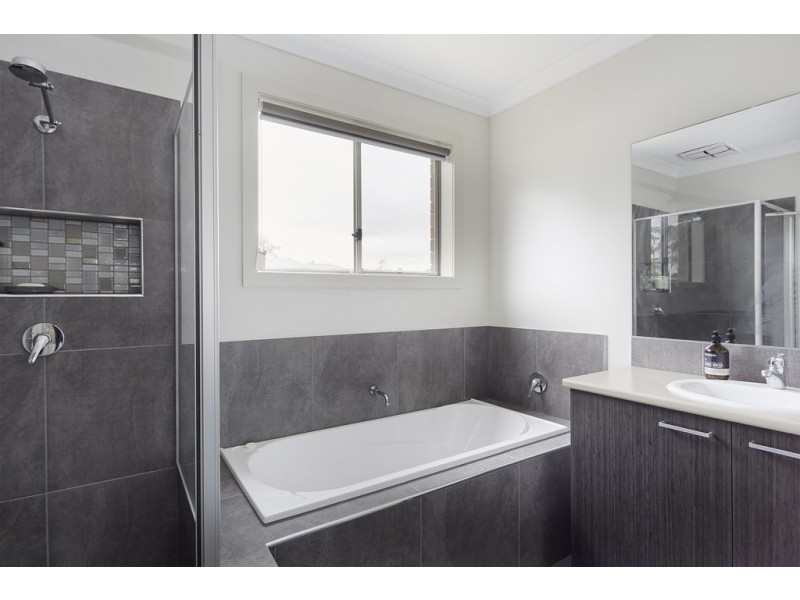 20 Casina Crt, Epsom VIC 3551