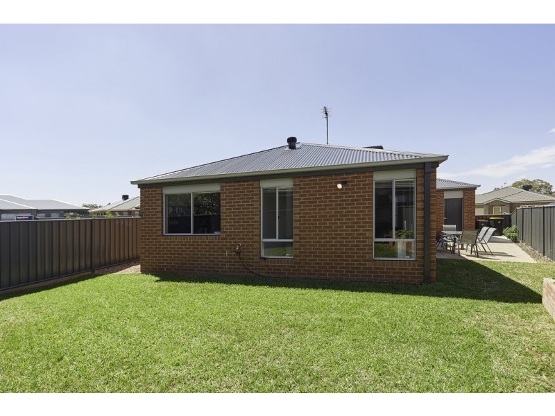 20 Casina Crt, Epsom VIC 3551