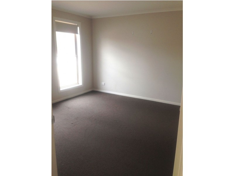 1/6 St George Park Drive, Kangaroo Flat VIC 3555