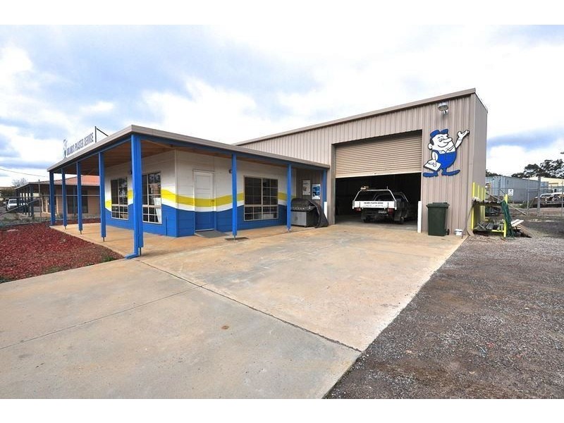 37 Collins Street, Kangaroo Flat VIC 3555