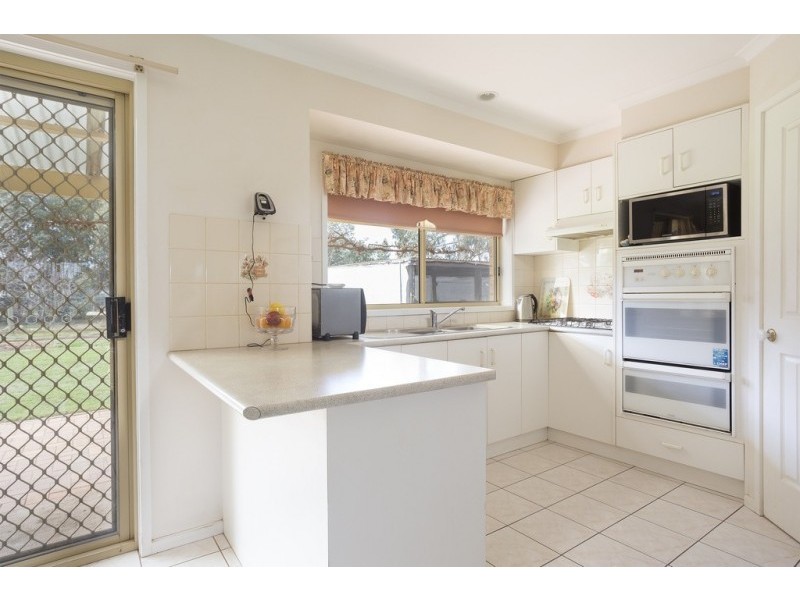 154 Station Street, Epsom VIC 3551