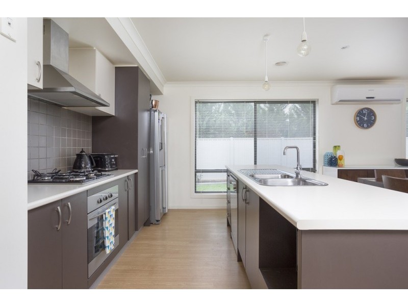 1/15 Alkoomi Court, Ascot VIC 3551