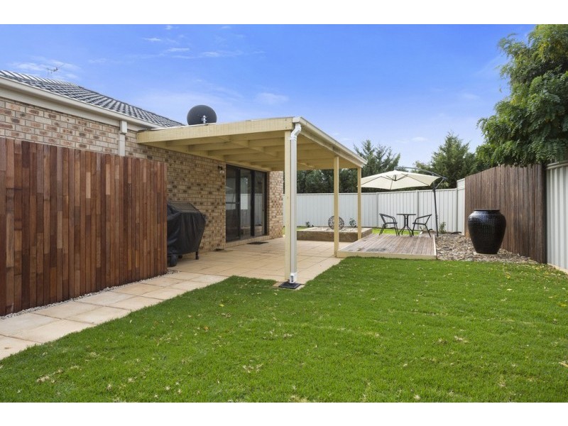 1/15 Alkoomi Court, Ascot VIC 3551