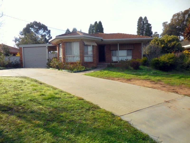 14 Powells Avenue, Strathdale VIC 3550