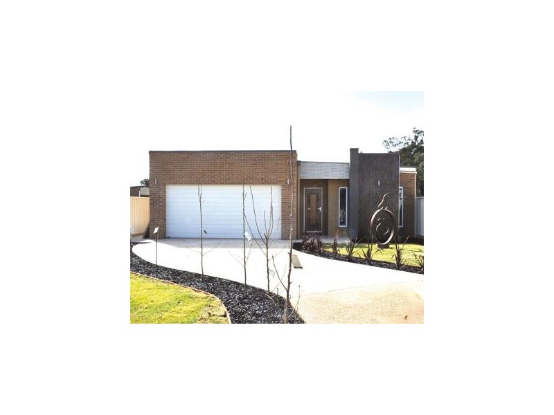 26 Barnett Drive, Kangaroo Flat VIC 3555