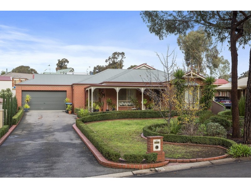 19 Ennor Place, Kangaroo Flat VIC 3555