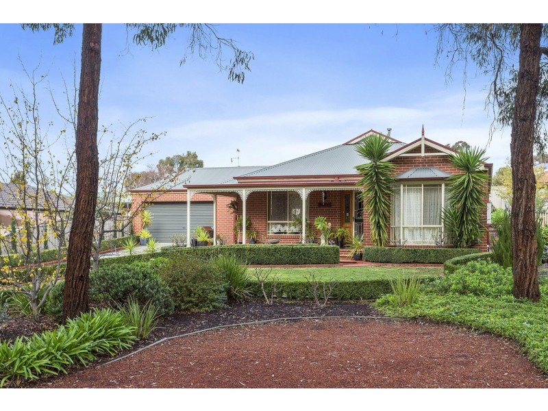 19 Ennor Place, Kangaroo Flat VIC 3555