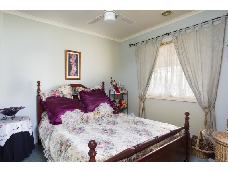 19 Ennor Place, Kangaroo Flat VIC 3555